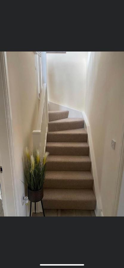 Apartment 2 Bedroom Duplex *
